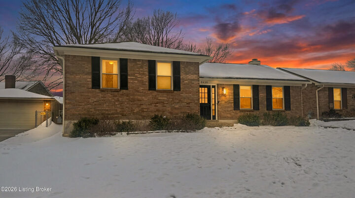 Property Photo: 3614 Sudbury Ln KY 40220