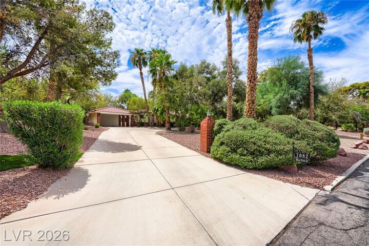 Property Photo: 7082 Mira Vista Street NV 89120