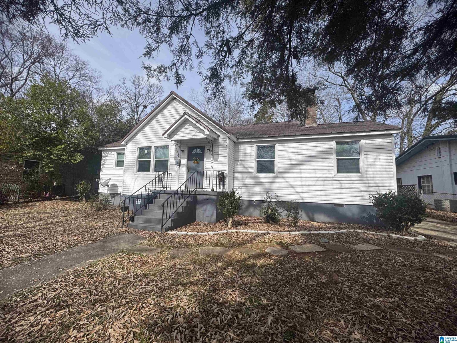 Property Photo: 1319 E 9th Street AL 36207