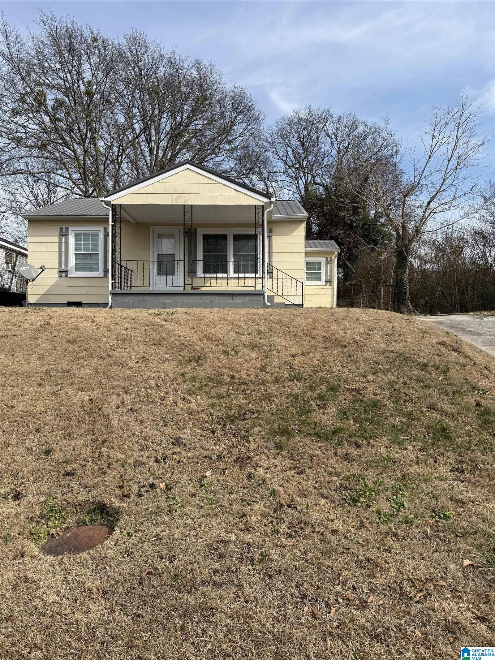 Property Photo: 2503 Walnut Avenue AL 36201