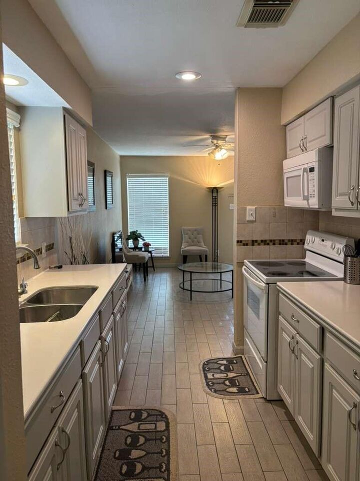 Property Photo:  7318 Dearborn Street B  TX 77055 