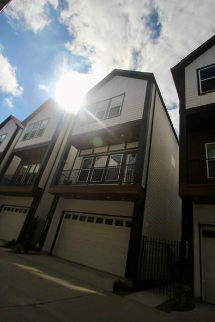 Property Photo:  861 Fisher Street E  TX 77018 