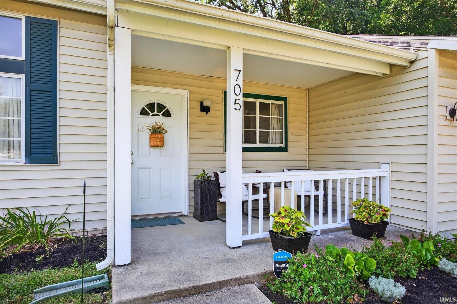 Property Photo: 705 N Hanover Glen IN 47429-1069