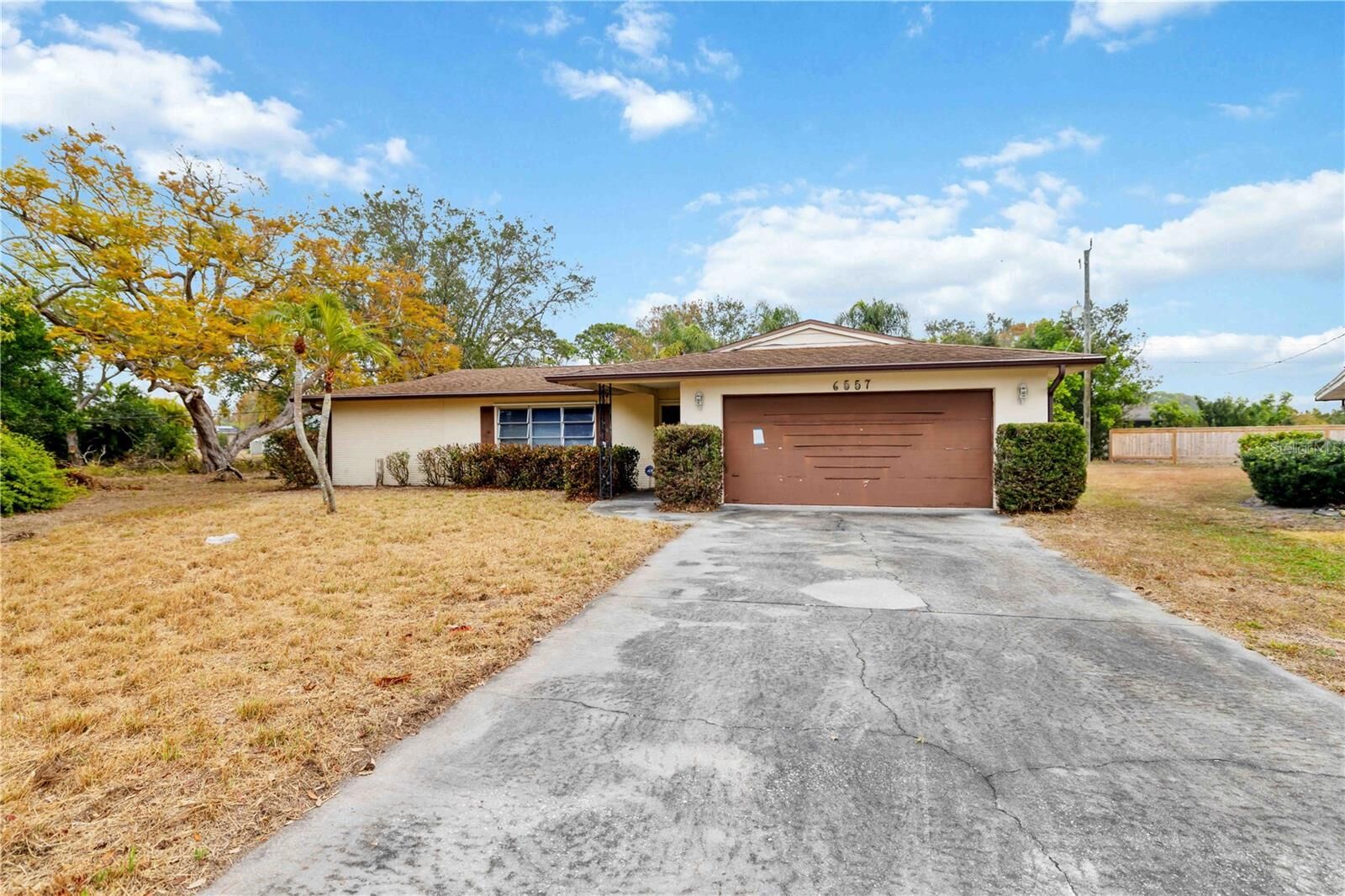 Property Photo: 6557 Bowline Drive FL 34231