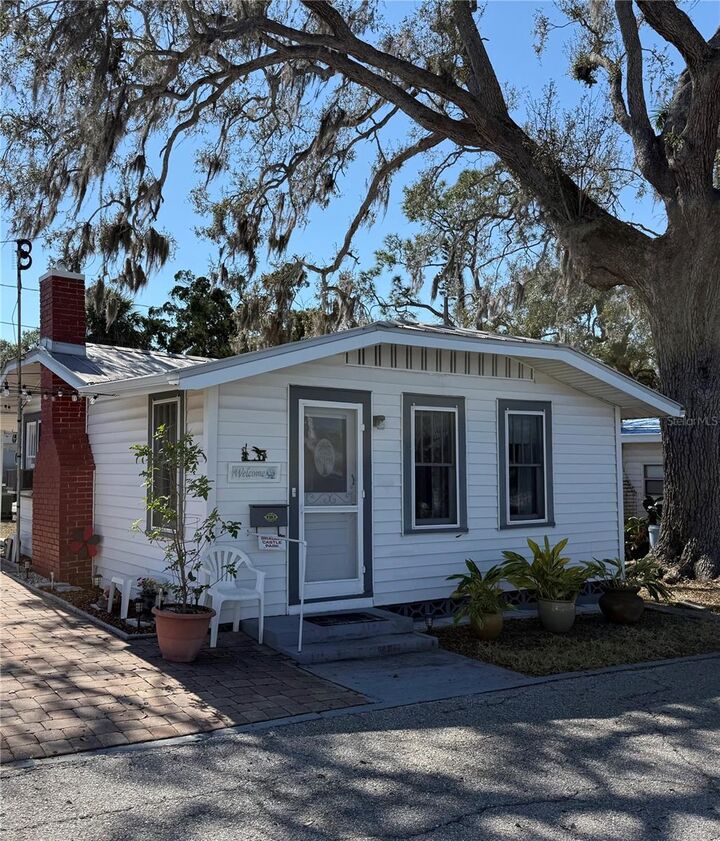 Property Photo:  9 Ponce De Leon Street  FL 34208 