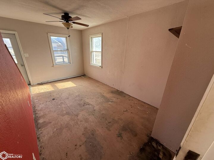 Property Photo:  808 Park Street  IA 52625 