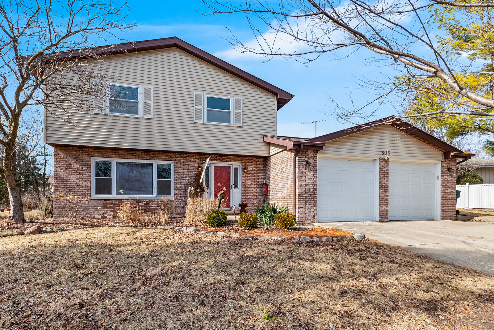 Property Photo:  805 S Raven Road  IL 60404 