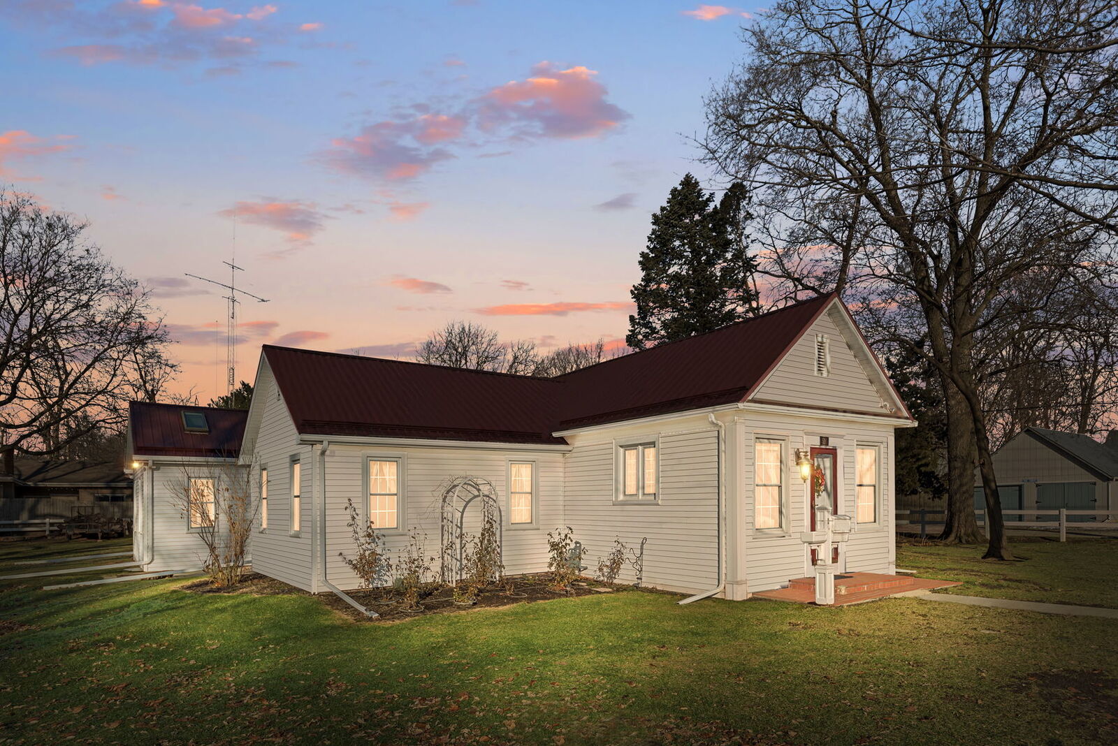 Property Photo:  516 W 2nd Street  IL 60954 