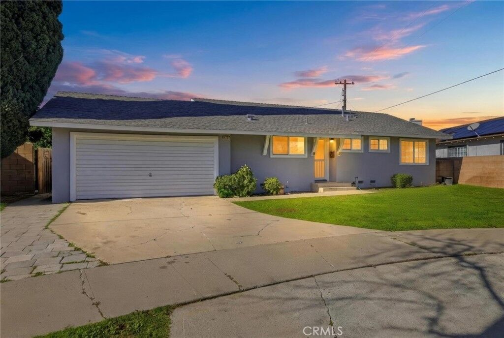 Property Photo:  2620 N Dunbar Street  CA 92865 