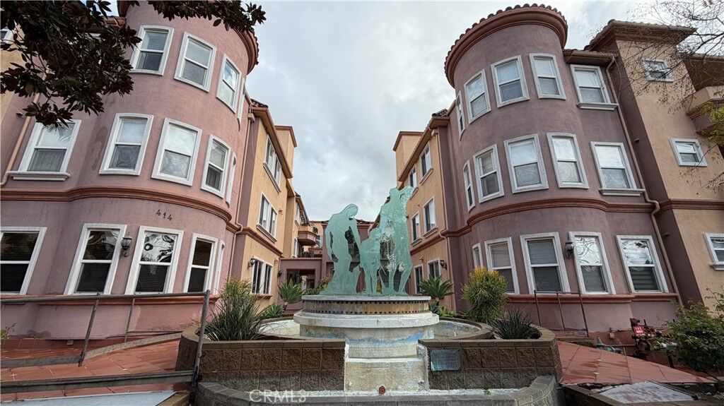 Property Photo:  414 E Valencia Avenue 111  CA 91501 