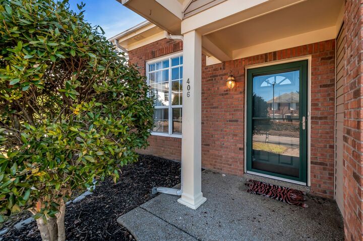 Property Photo:  406 Reigh Ct  TN 37069 