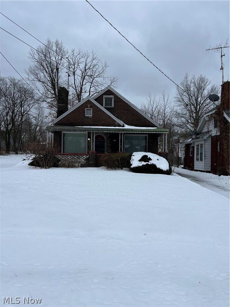 Property Photo:  221 E Avondale Avenue  OH 44507 