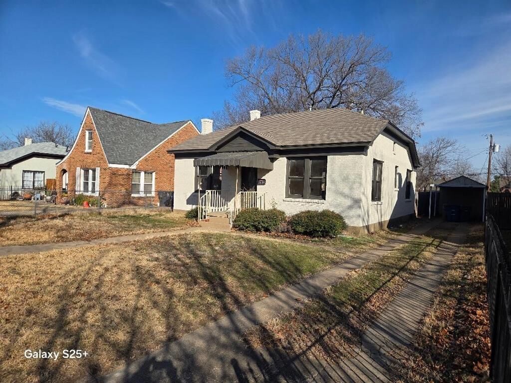 Property Photo: 2849 W 12th Street TX 75211
