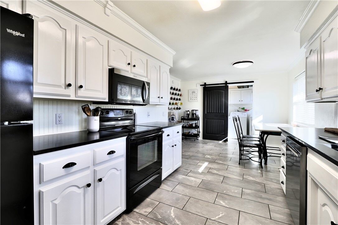 Property Photo: 1227 W Countrywood Circle AR 72756