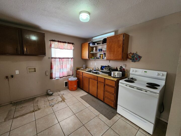 Property Photo:  3716 Everglade Ave  TX 79762 