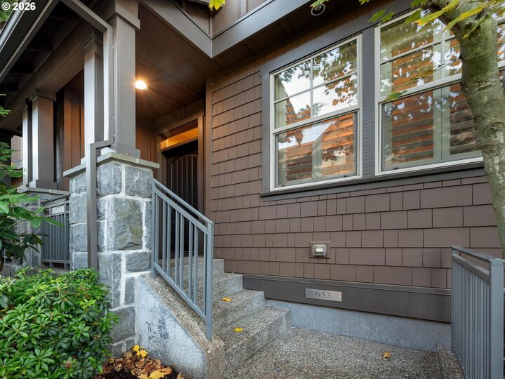 Property Photo:  653 SW Foresta Ter  OR 97225 