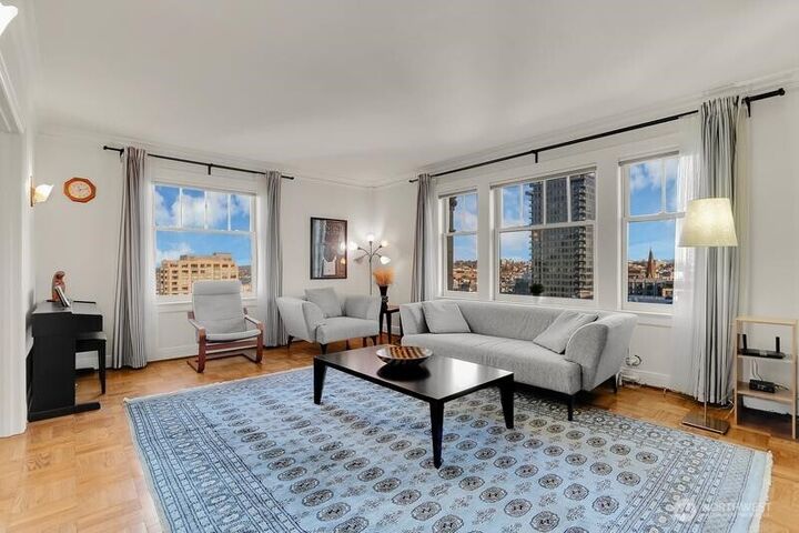 Property Photo:  1017  Minor Avenue 1303  WA 98104 