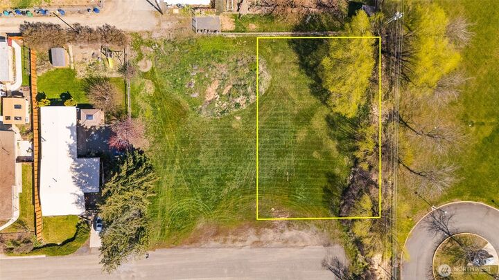 Property Photo: 2 E 2nd Avenue WA 98926