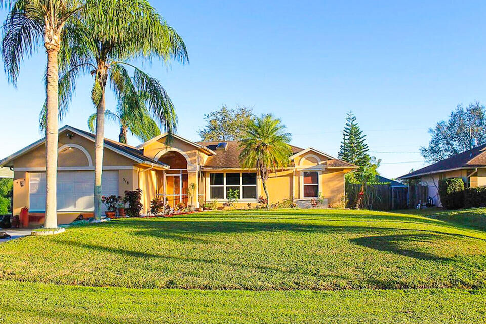 Property Photo:  518 SE Oceanspray Terrace SE  FL 34983 