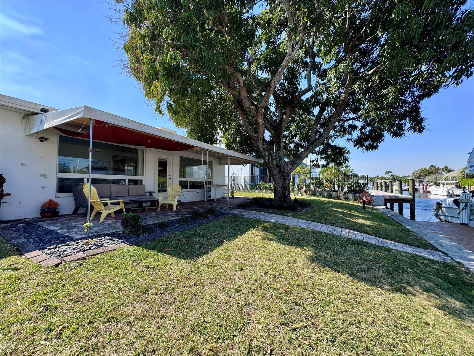 Property Photo:  1109 Avocado Isle  FL 33315 