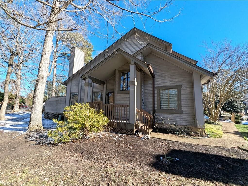 Property Photo:  122 Inland View Dr  VA 23603 