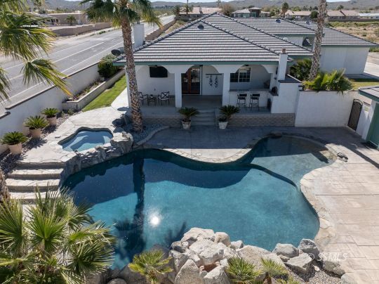 Property Photo:  2128 S Camino El Canon  CA 93555 