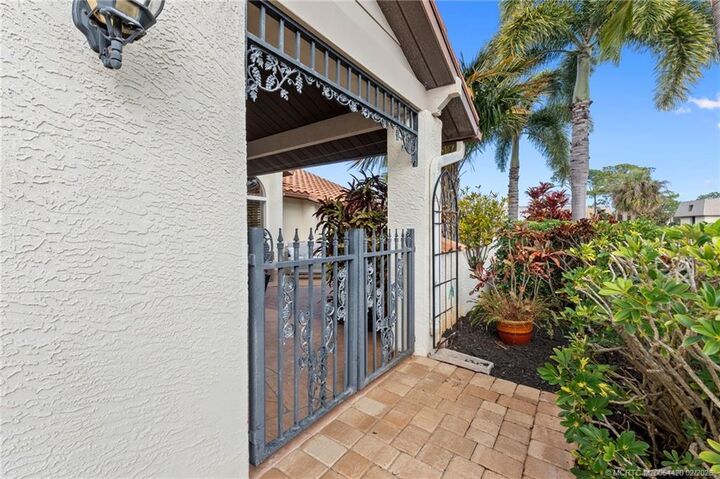 Property Photo: 1828 SE Coronado Lane FL 34996