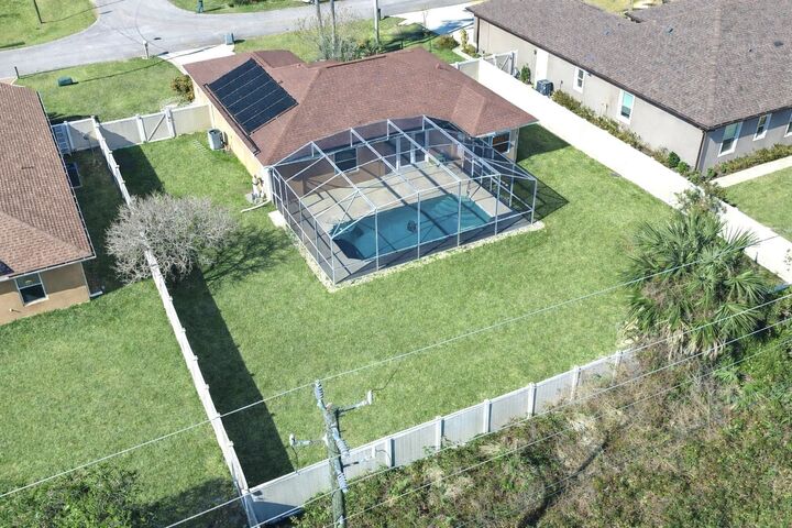 Property Photo:  114 Ferndale Ln  FL 32137 