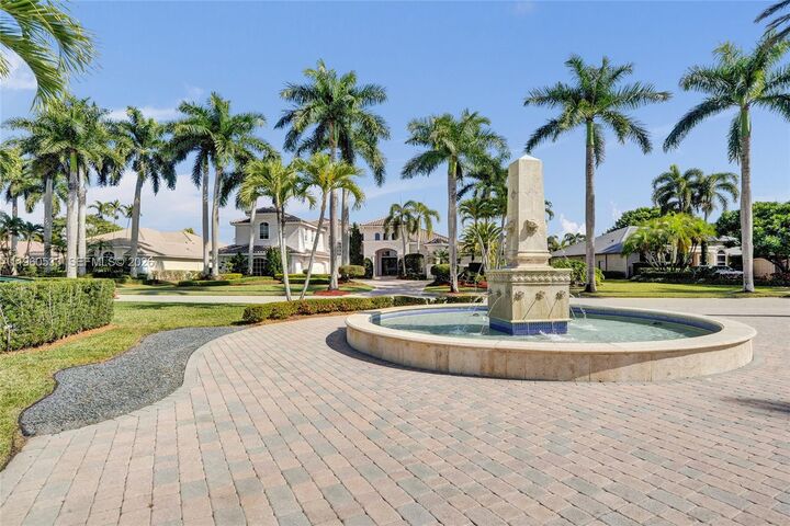 Property Photo: 2539 Royal Palm Way FL 33327