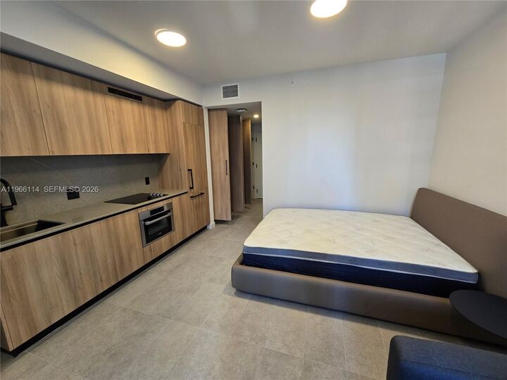 Property Photo: 121 NE 5 St 709 FL 33132