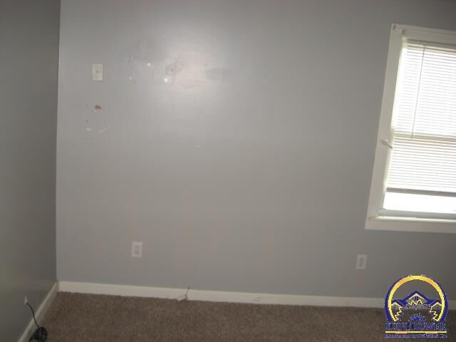 Property Photo: 515 NE Independence Ave KS 66608