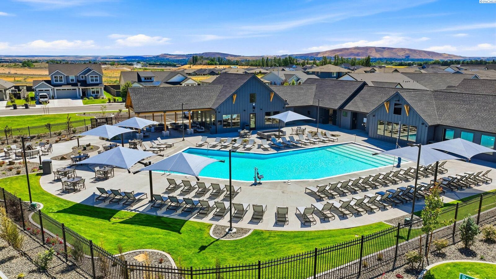 Property Photo: 5709 Rd. 122 WA 99301