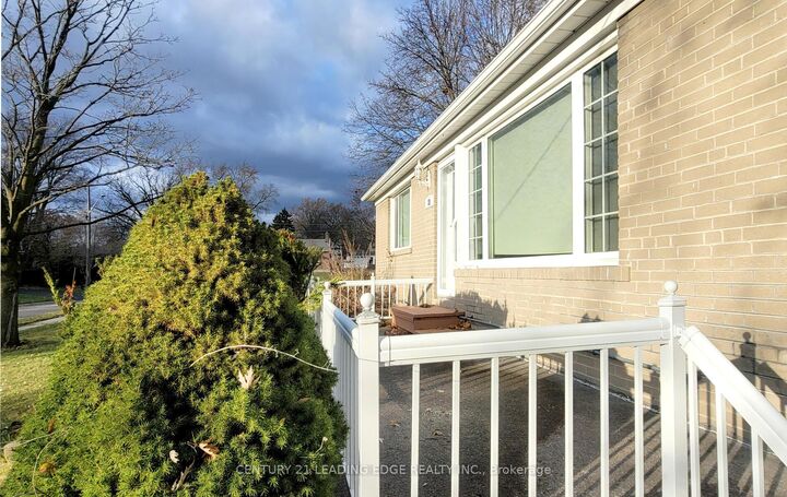 Property Photo:  11 Hiley Avenue  ON L1S 6H3 