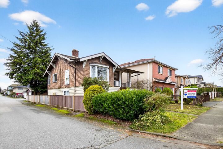 Property Photo: 2284 E 45th Avenue BC V5P 1N8