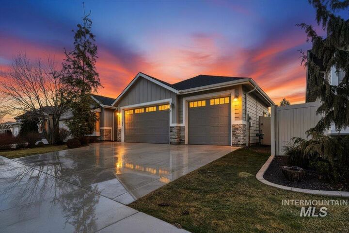 Property Photo: 3190 S Saxony ID 83616