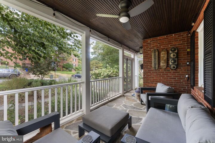 Property Photo:  1148 N Inglewood Street  VA 22205 