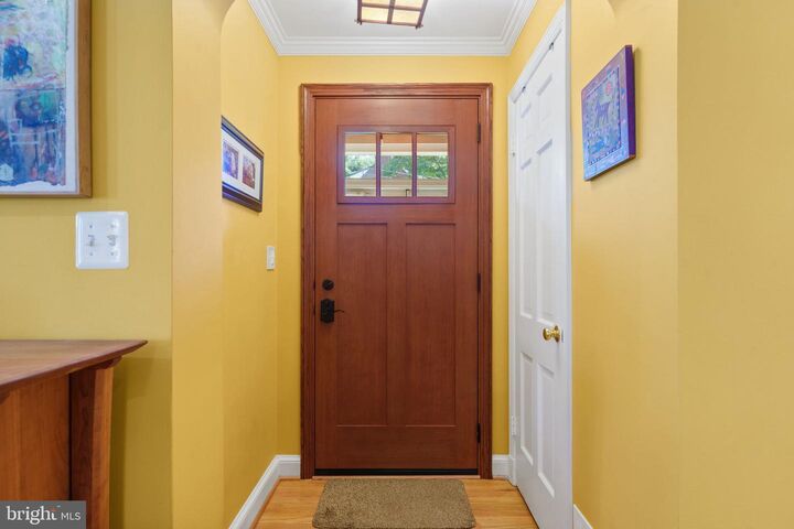 Property Photo: 1148 N Inglewood Street VA 22205