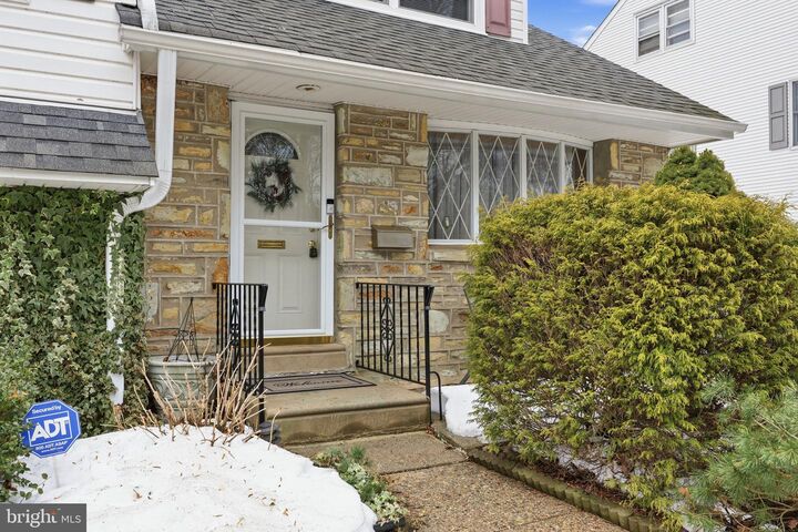 Property Photo: 2817 Winchester Avenue PA 19136