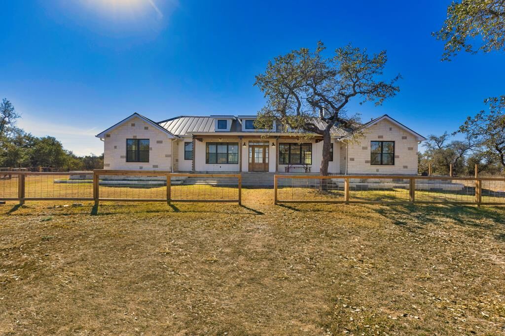 Property Photo:  164 Lyndons Ln  TX 78624 