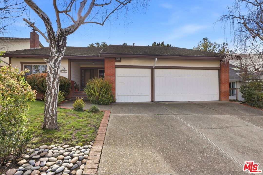 Property Photo:  2026 Fairmont Dr  CA 94402 