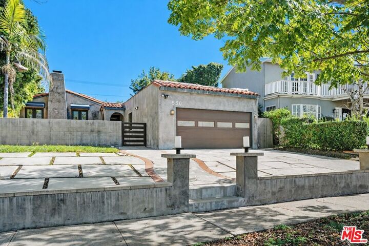 Property Photo:  550 Almar Ave  CA 90272 