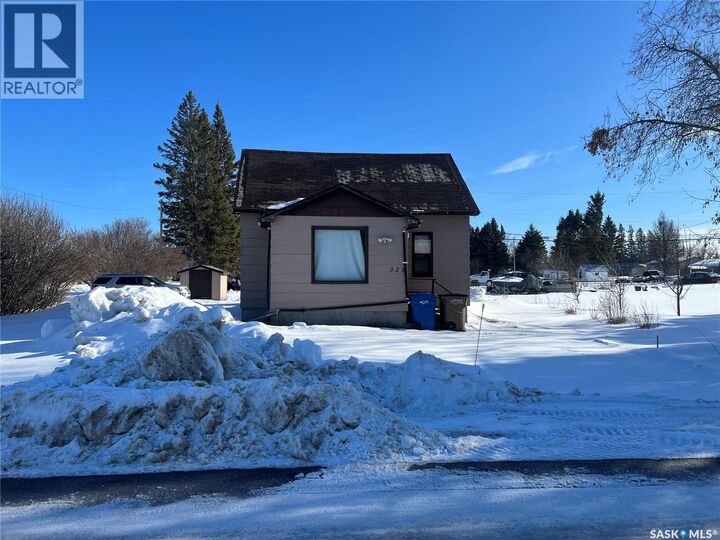 Property Photo:  328 Windsor Avenue  SK S0E 1A0 
