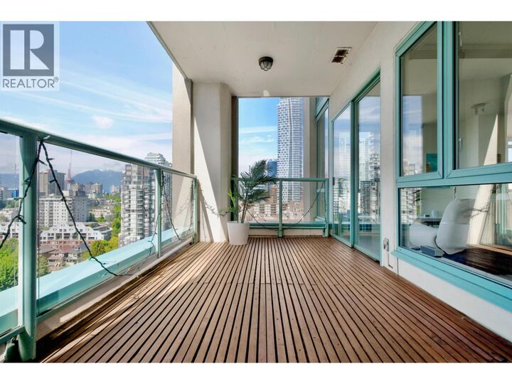 Property Photo: 907 Beach Avenue 2103 BC V6Z 2R3