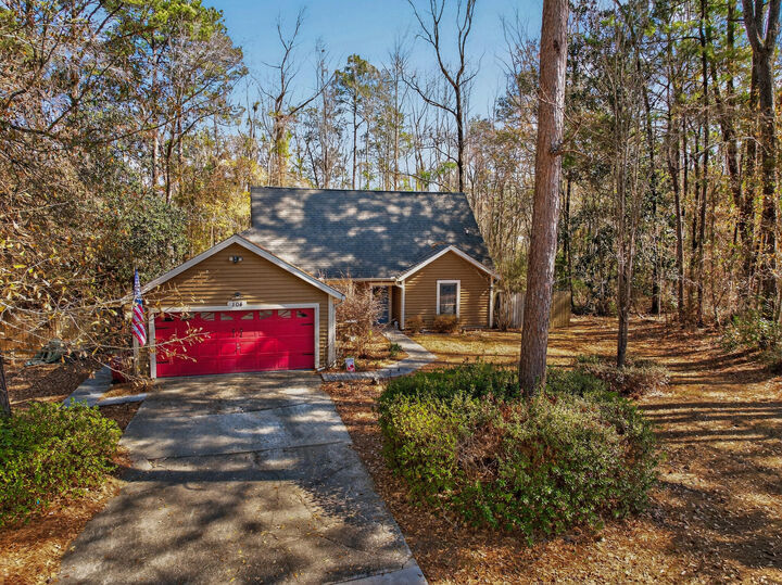 Property Photo:  104 Fairway Drive  FL 32536 