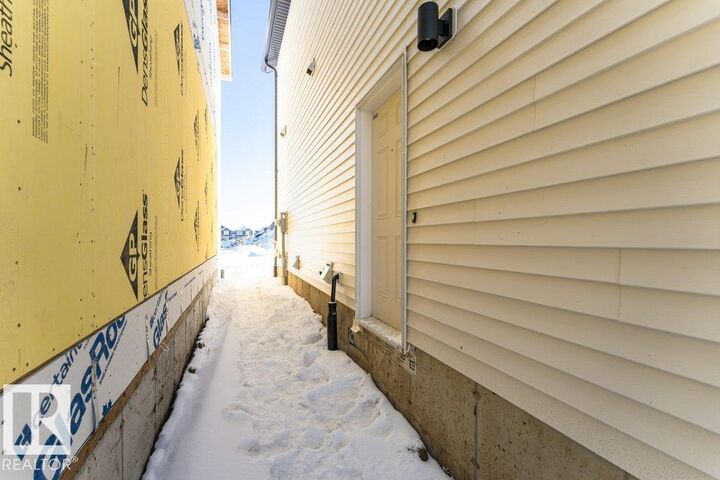 Property Photo:  335 Edgemont Drive NW  AB T6M 3G7 