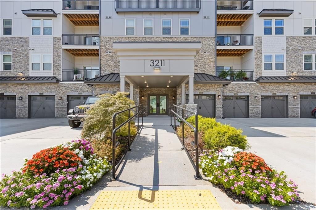 Property Photo: 3211 Orwell Way 4305 GA 30041
