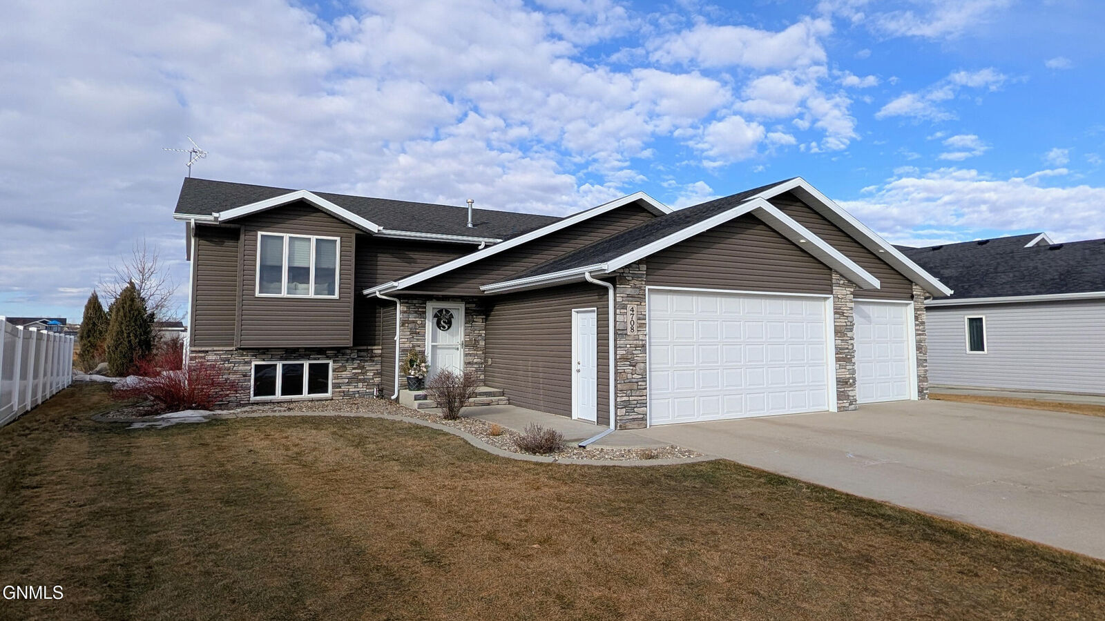 Property Photo:  4708 Windsor Street  ND 58503 