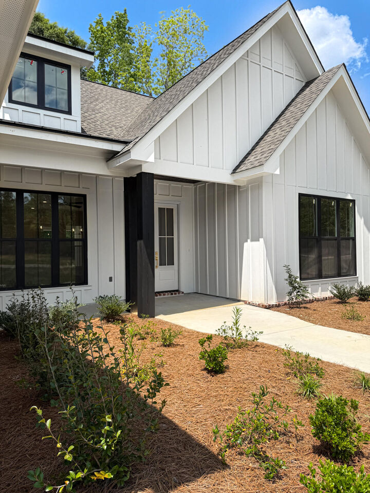 Property Photo:  41 Forest Barnes  MS 39465 