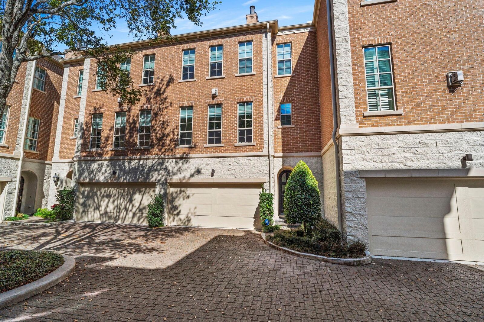 Property Photo:  2174 Briarglen Drive  TX 77027 