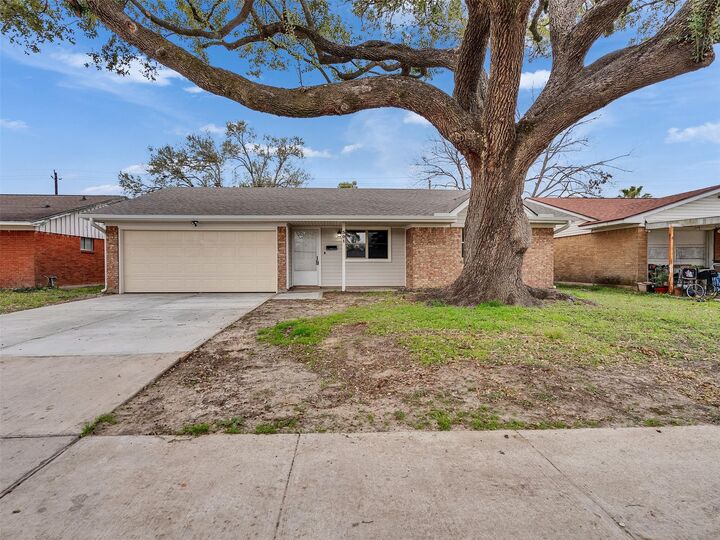 Property Photo:  501 Arbor Drive  TX 77536 